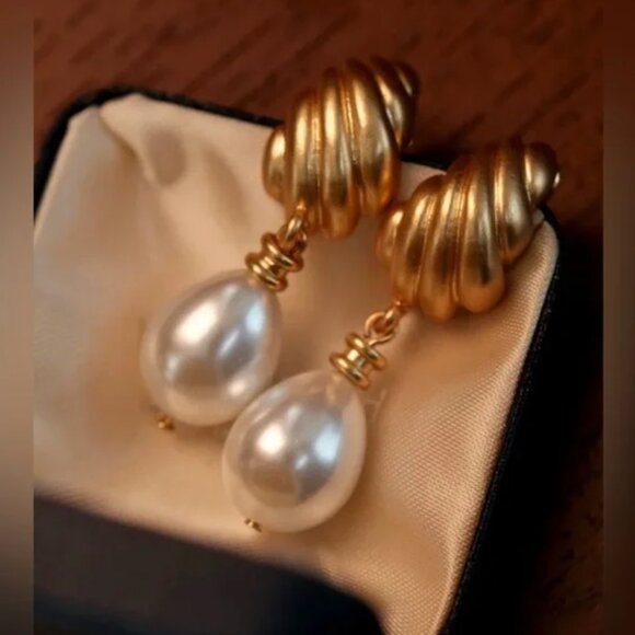 18K Gold Plated Pearl Drop Vintage Earrings - Picture 2 of 6